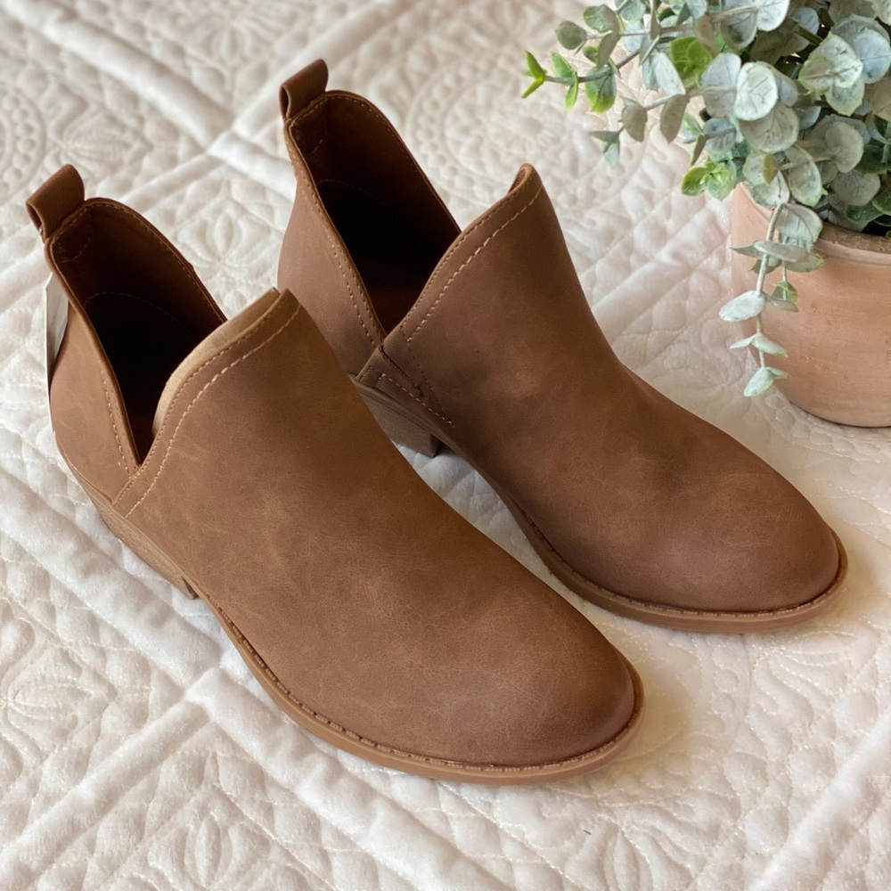 NEW / Universal Thread / Nora / Ankle Bootie